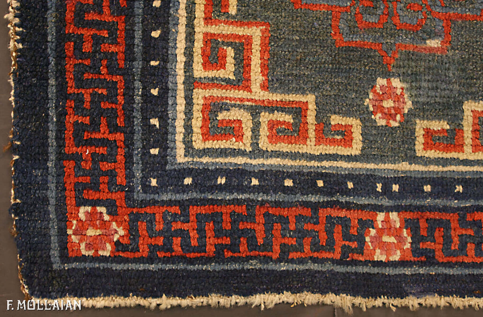 Antique Tibetan Rug n°:80902709